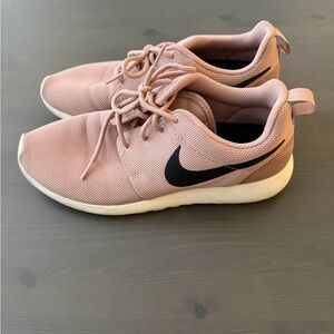 Nike Roshe one Women's Soft Pink Sneakers